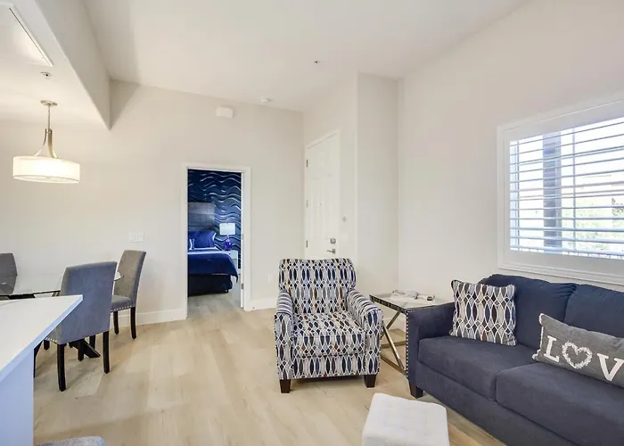 W/ Community Pool + Hot Tub! Holiday home