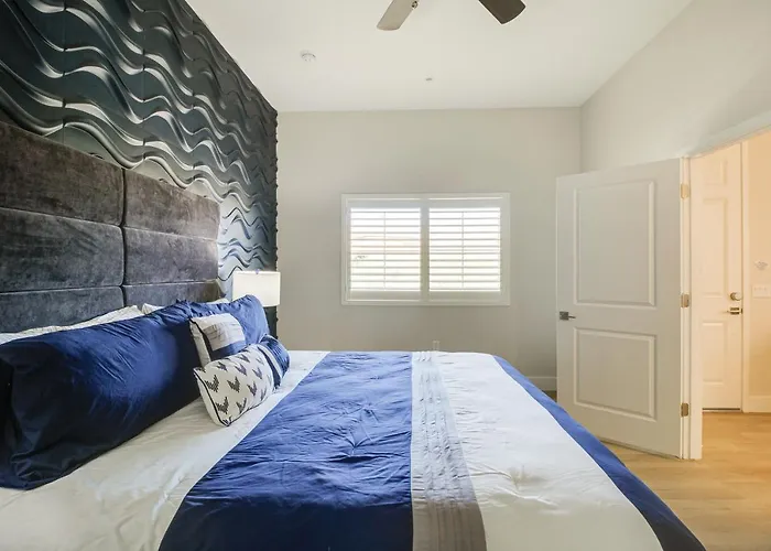 Holiday home W/ Community Pool + Hot Tub! Tucson