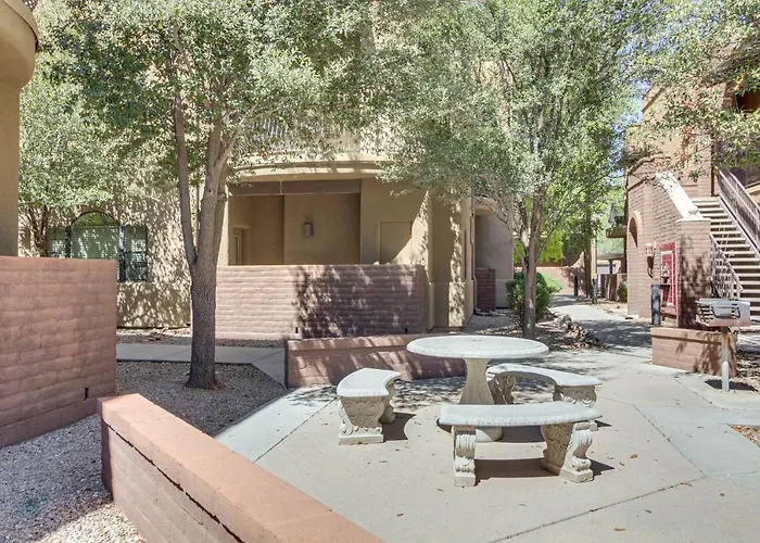 W/ Community Pool + Hot Tub! Holiday home