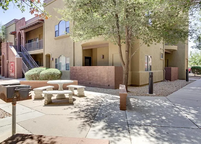 Holiday home W/ Community Pool + Hot Tub! Tucson