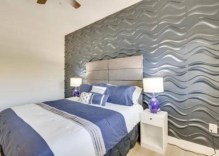 Holiday home W/ Community Pool + Hot Tub! *