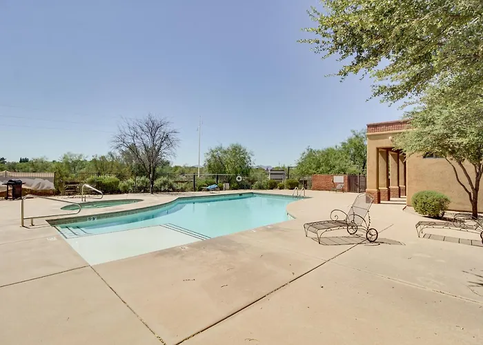 W/ Community Pool + Hot Tub! Holiday home Tucson