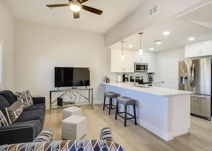 W/ Community Pool + Hot Tub! Holiday home